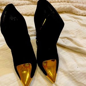 Alexander McQueen very little wear excellent condition booties